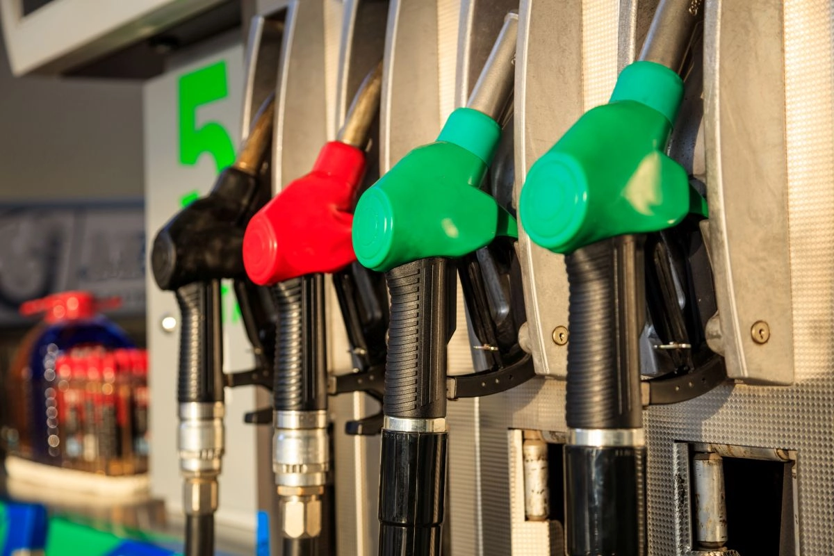 Carburanții se ieftinesc: prețul motorinei scade sub pragul de 29 de lei