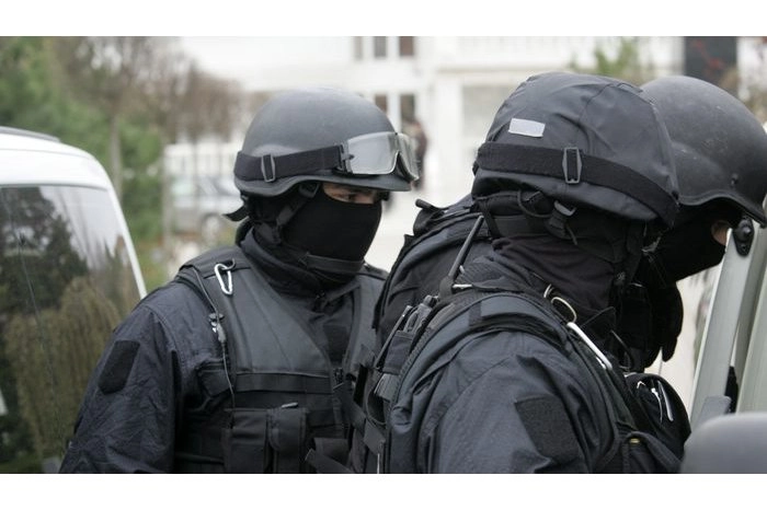 Organizatorii unor call centre de fraudă, reținuți după ce au prejudiciat românii cu peste un milion de lei