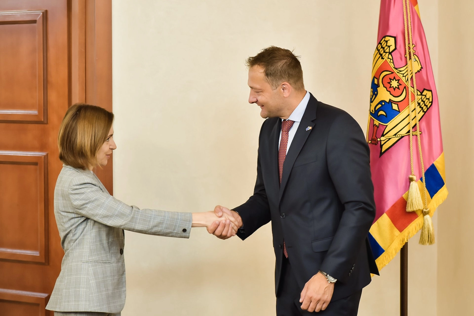 UE sprijină Moldova în dezvoltarea agriculturii și adaptarea la schimbările climatice. Președinta Maia Sandu s-a întâlnit cu comisarul european pentru Agricultură, Christophe Hansen