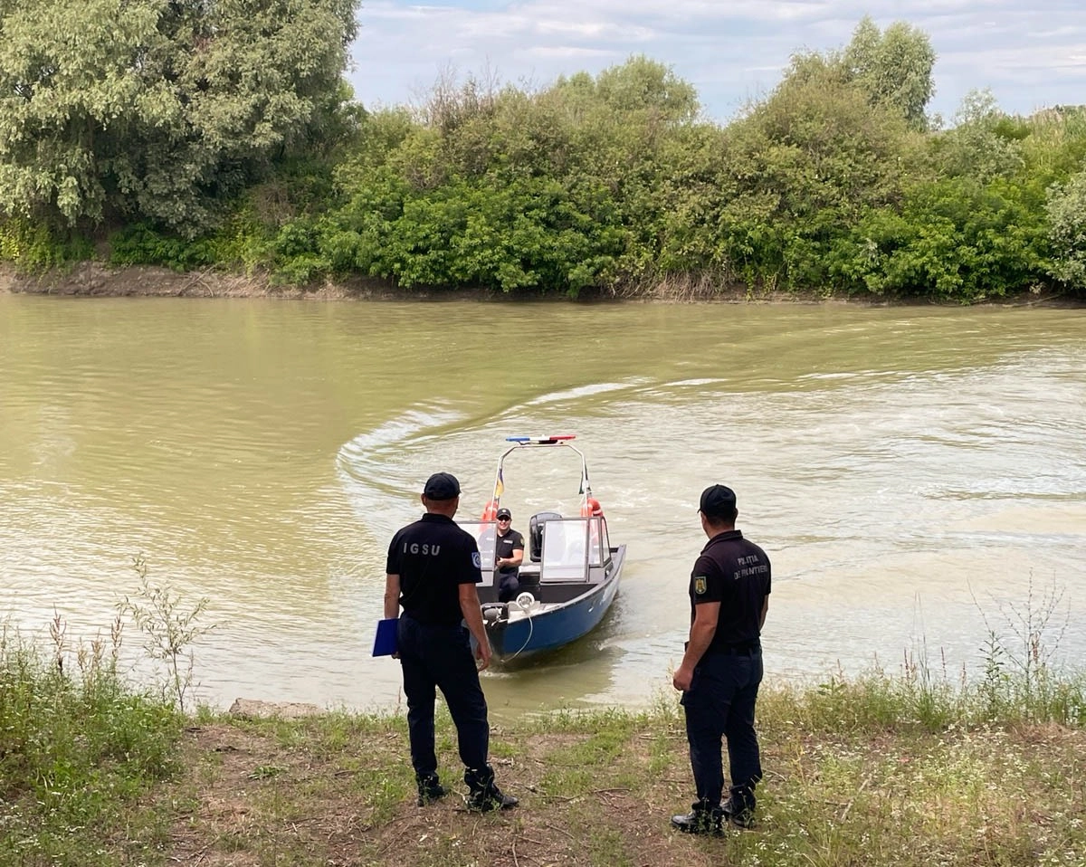 Autoritățile intensifică măsurile de prevenire a incendiilor și a cazurilor de înec în zona Prutului