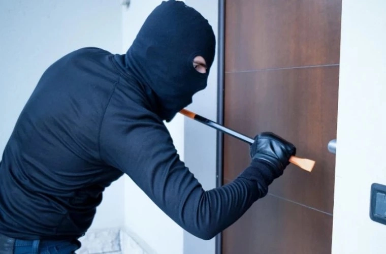 Măsuri sporite de siguranță în perioada Sărbătorilor Pascale. Poliția atenționează asupra riscului de furturi din case și automobile