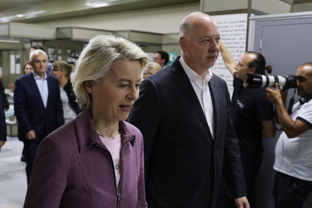 FT: Avionul Ursulei von der Leyen a aterizat în Bulgaria folosind hărți pe hârtie, după o presupusă interferență din partea Rusiei