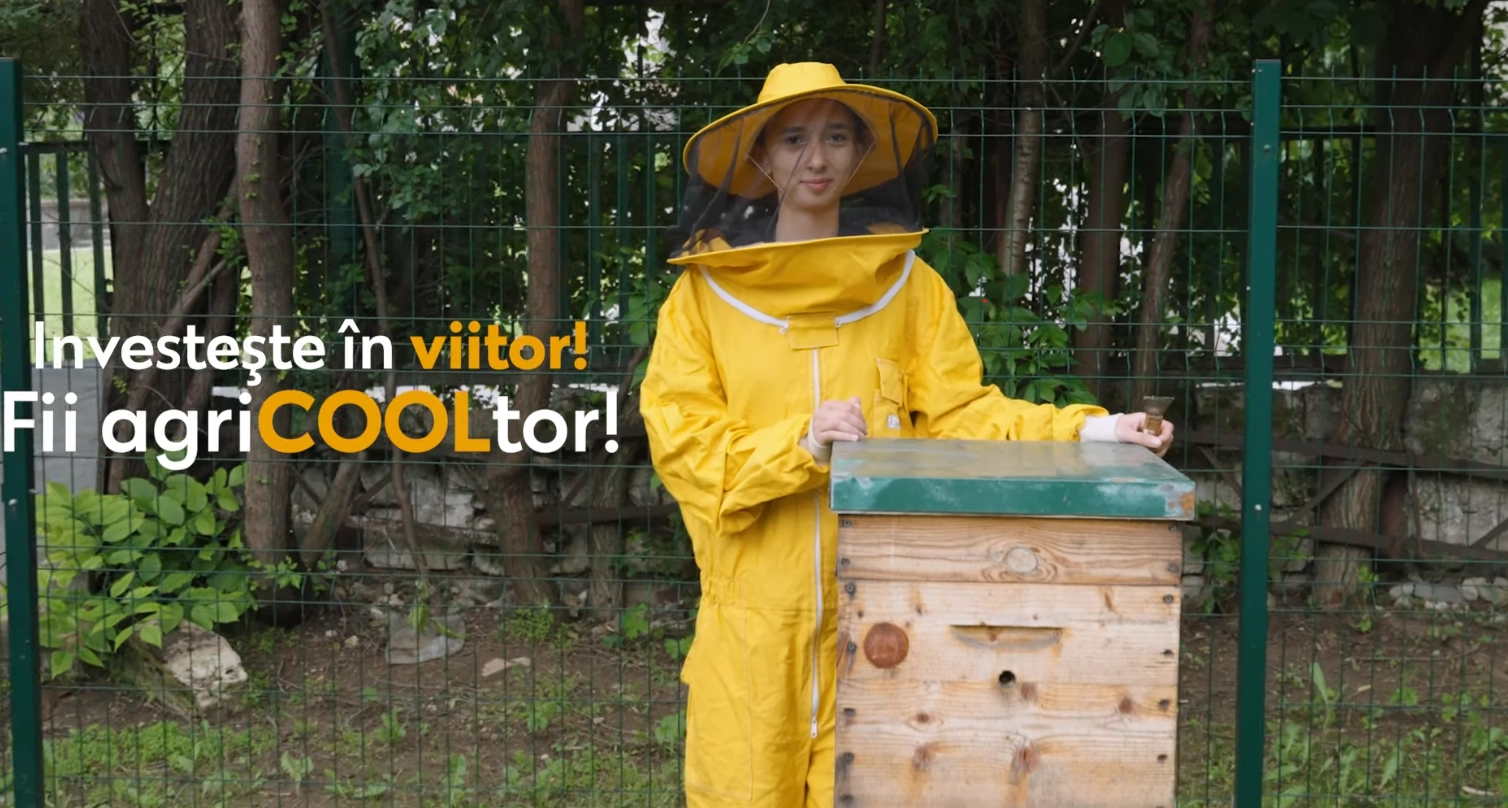 „Investește în viitor, Fii AgriCOOLtor”: O tânără din Bubuieci vrea să salveze albinele și satele Moldovei