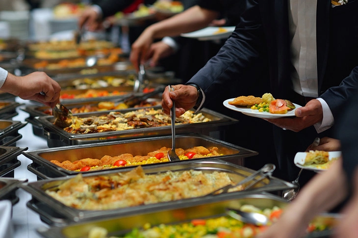 Angajații vor putea beneficia de tichete de masă și pentru orele de muncă din timpul nopții