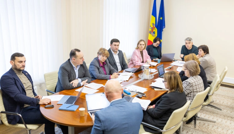 Mai mult sprijin pentru familii în 2026. Alocațiile vor fi majorate și vor fi create noi locuri de creșă