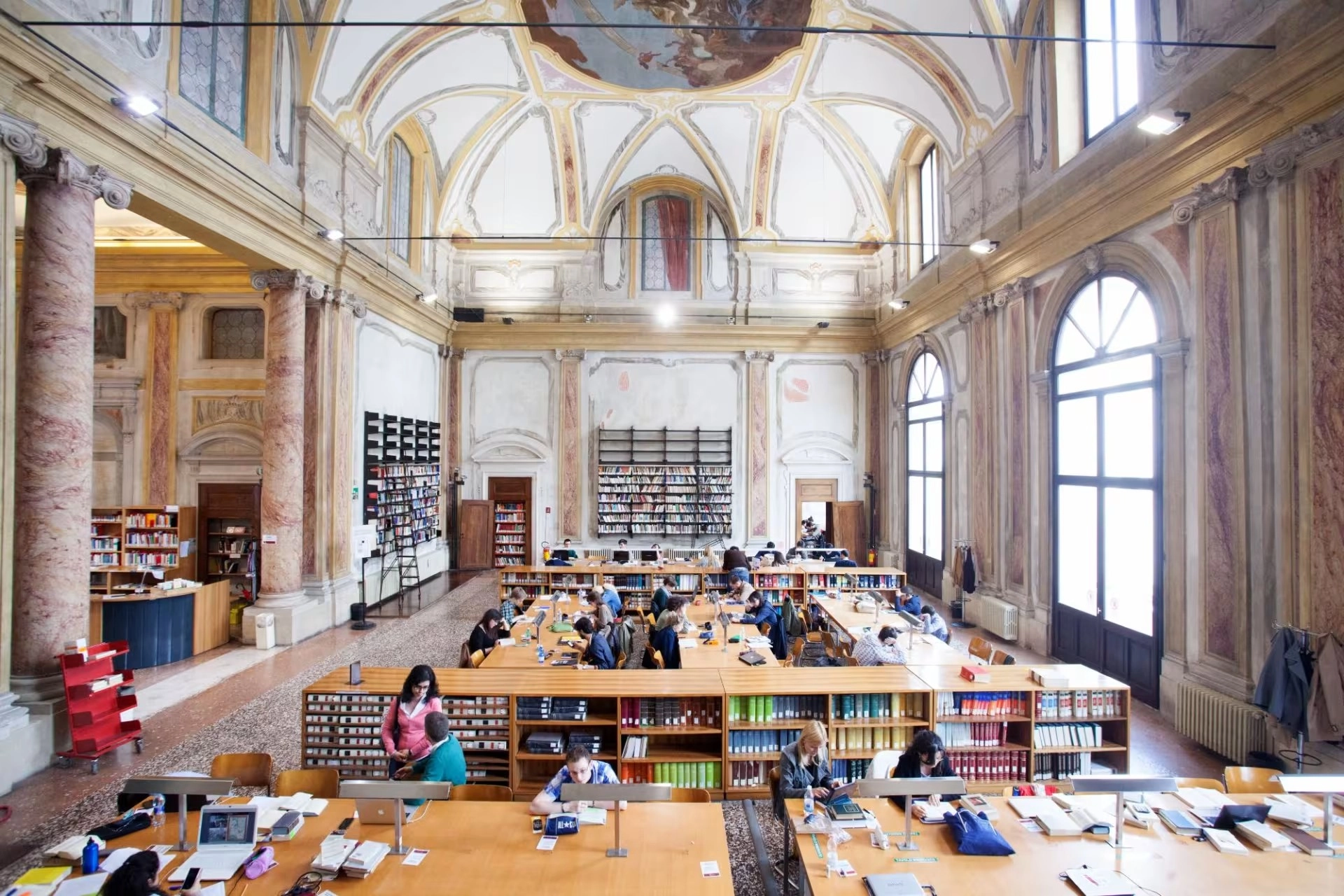 Studenții din Republica Moldova vor putea urma un program european de master, dezvoltat împreună cu universități din Franța, Italia și Estonia