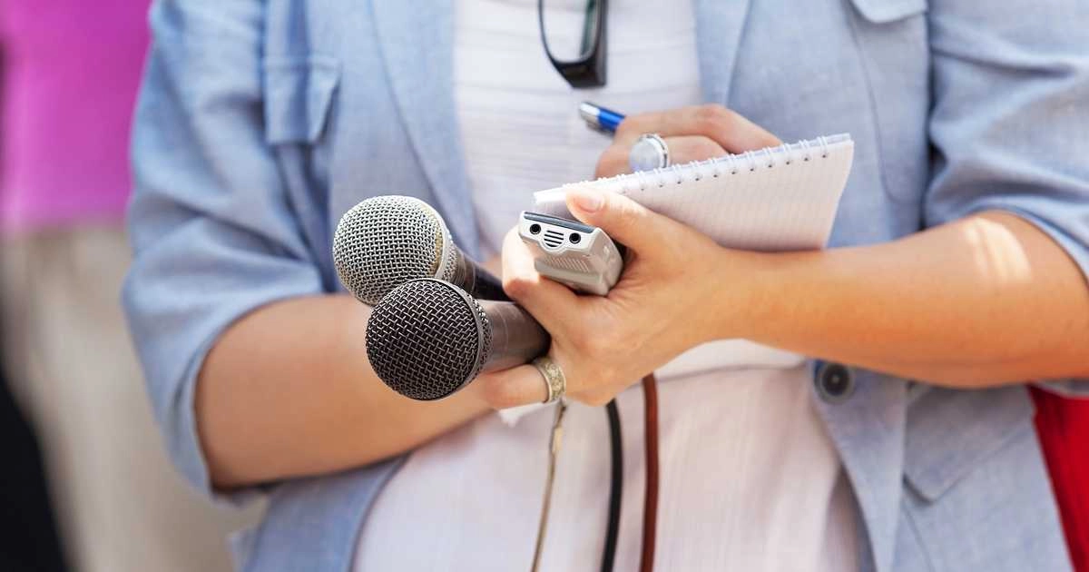 Inițiativă legislativă, pe masa deputaților: Persoanele care vor ultragia sau intimida jurnaliștii vor fi trași la răspundere