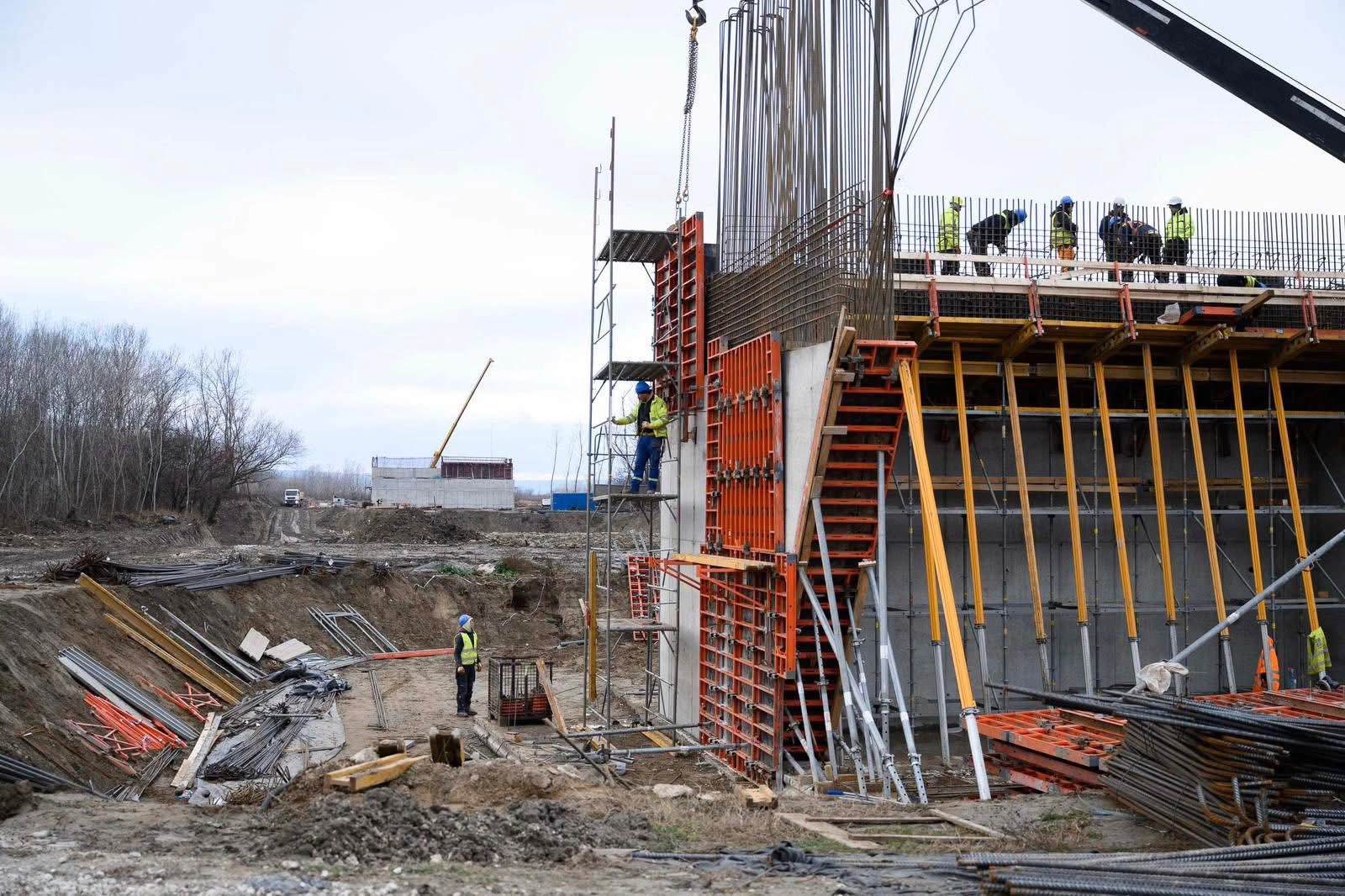 Lucrările la podul peste Prut de la Ungheni avansează și investiția se ridică la 30 milioane de euro. Vladimir Bolea: „Aici începe prima autostradă a Republicii Moldova și legătura noastră directă cu Uniunea Europeană”