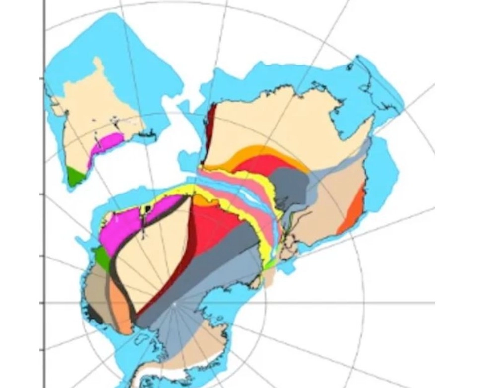 O structură geologică uriașă, în formă de evantai, descoperită sub calota glaciară din estul Antarcticii
