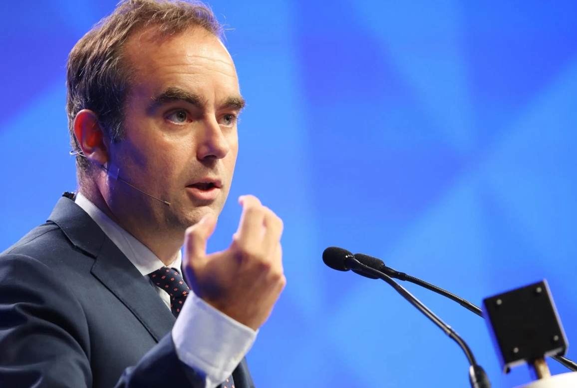 Franța // Ministrul apărării, Sebastien Lecornu, numit în funcția de premier