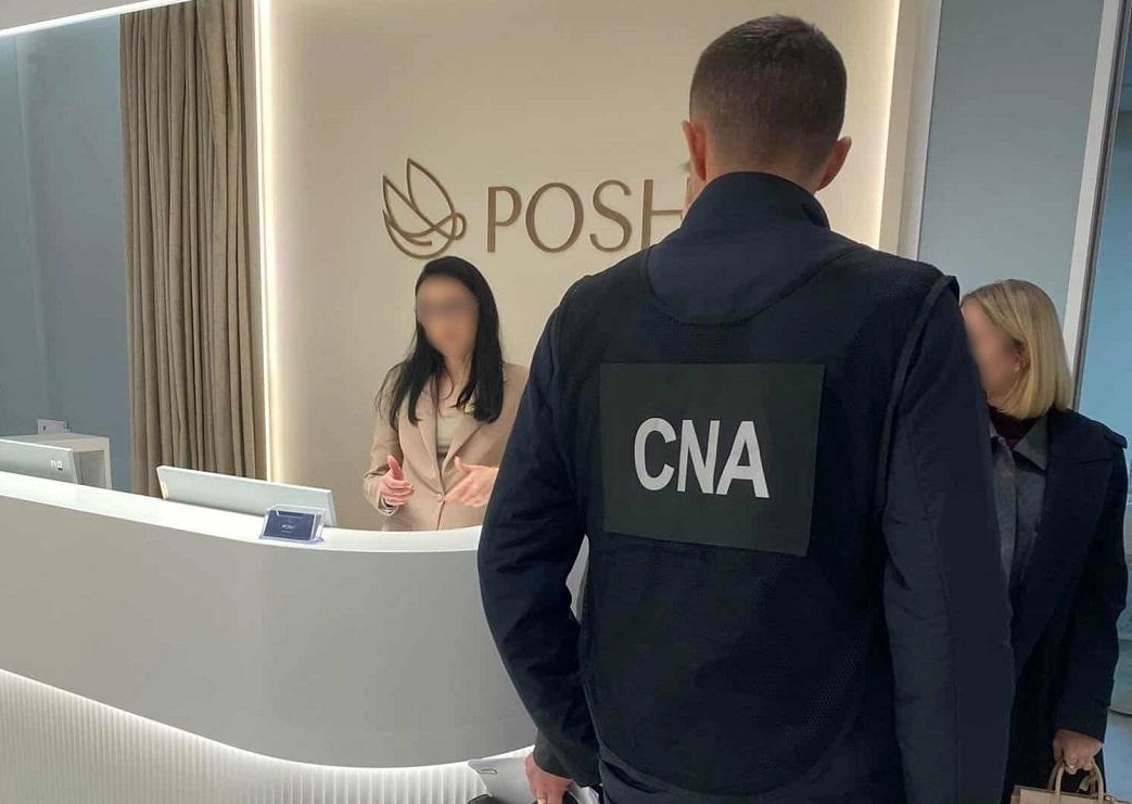 Șefa unui centru multifunctional al ASP, reținută pentru mită de 15 mii de euro în schimbul perfectării unor diplome false în domeniul medicinii estetice