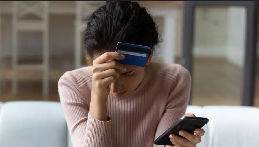 Centru de apel specializat în escrocherii pe internet, destructurat de polițiști. Suspecții estorcau bani de la cetățeni din Australia, India și SUA