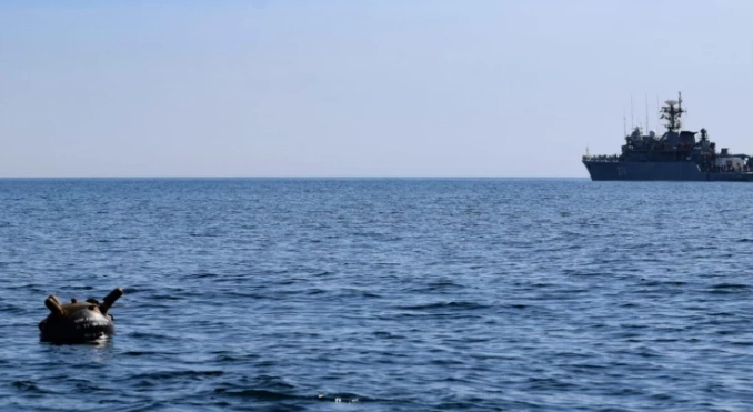 Încă o navă a transmis un apel de urgență din Marea Neagră. Autoritățile române suspectează impactul cu o dronă sau o mină marină