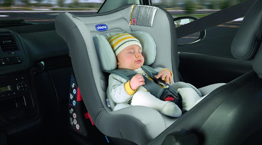 Doi copii au fost salvați după ce au rămas blocați în automobile. Salvatorii vin cu avertizări