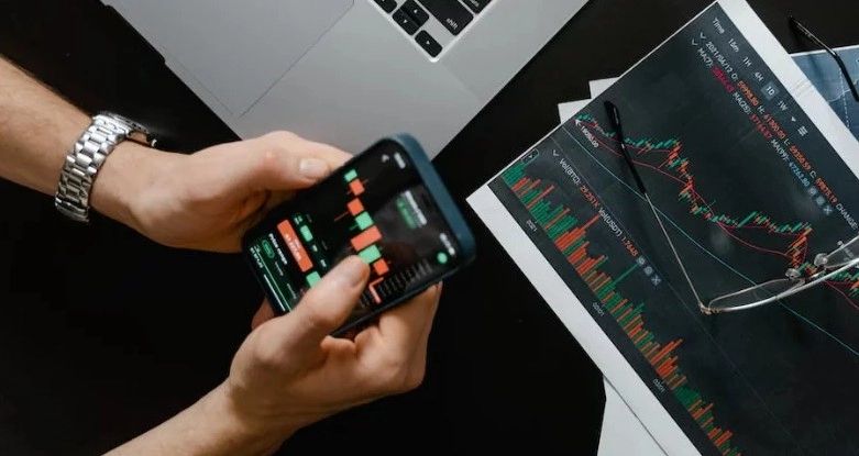 Marketingul, distribuirea sau vânzarea instrumentelor financiare derivate - interzise prin lege. Cei care nu se conforma restricțiilor riscă amenzi de până la 1 milion de lei