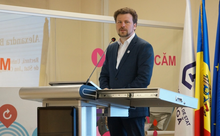 Cadrele didactice pot beneficia de un nou program de formare profesională pentru dezvoltarea competențelor digitale