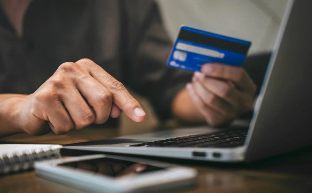 Escrocherii cu investiții online. Victimele au fost prejudiciate cu circa un milion de lei