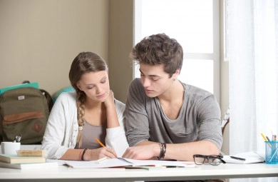 Cursuri gratuite de limbă română: MEC a lansat înscrierile