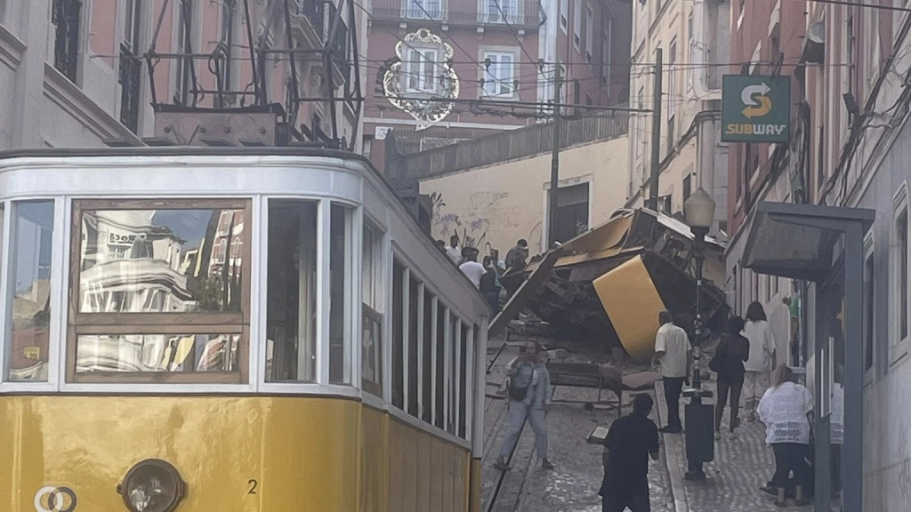 Zi de doliu în Portugalia după ce 15 persoane au decedat într-un accident cu funicular din Lisabona