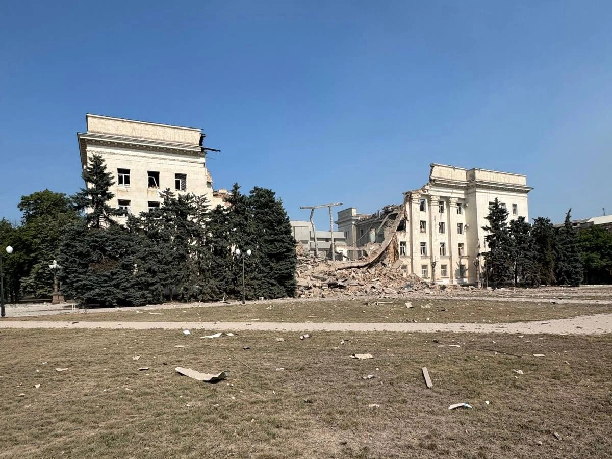 Volodimir Zelenski denunță distrugerea de către Rusia a clădirii administrației din Herson