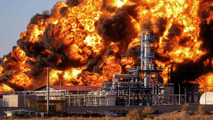 Armata iraniană ameninţă să „incendieze” şi „distrugă” infrastructuri petroliere şi gaziere în Orientul Mijlociu