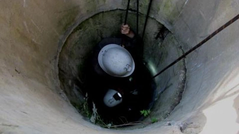 O femeie de 69 de ani a fost salvată de pompieri după ce a căzut într-o fântână la Ștefan Vodă