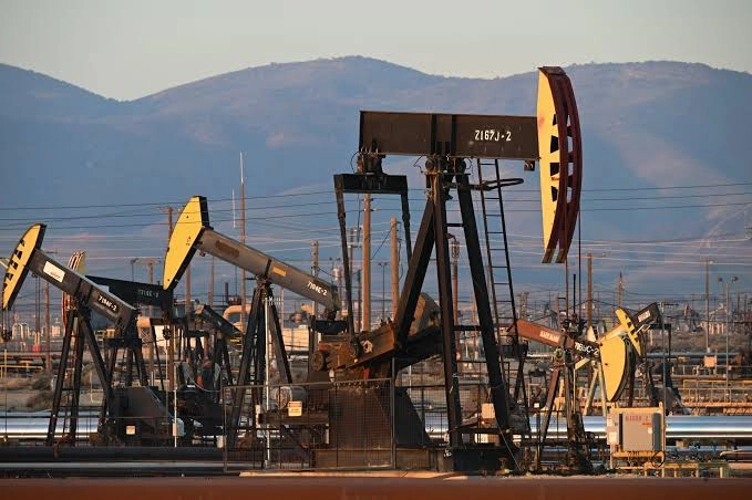 Prețul petrolului Brent a crescut cu 6%, după ce Trump a anunțat încheierea armistițiului cu Iran