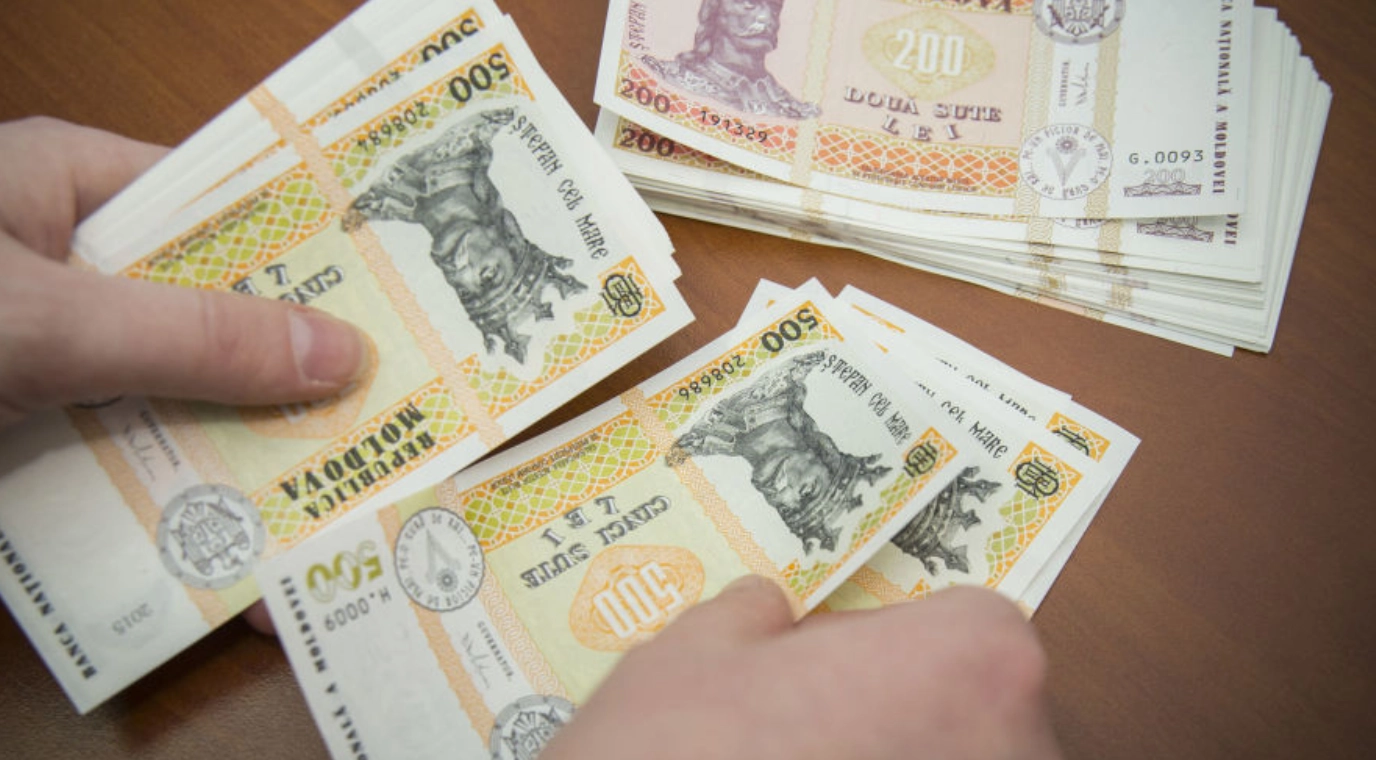 Salariul minim ar putea fi ajustat după noi criterii