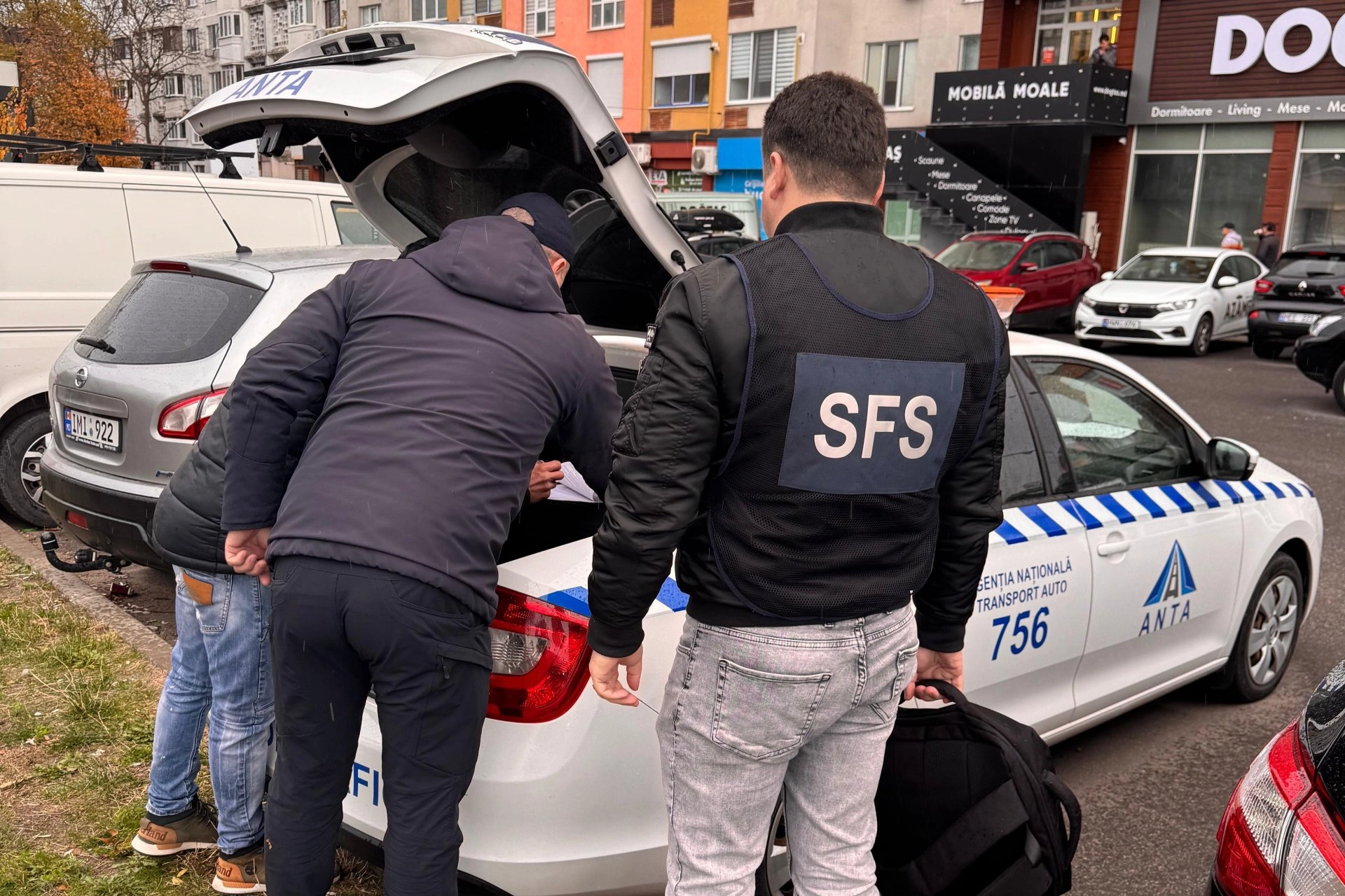 Nereguli în activitatea taximetriștilor: au fost aplicate amenzi de mii de lei și ridicate plăcuțe de înmatriculare