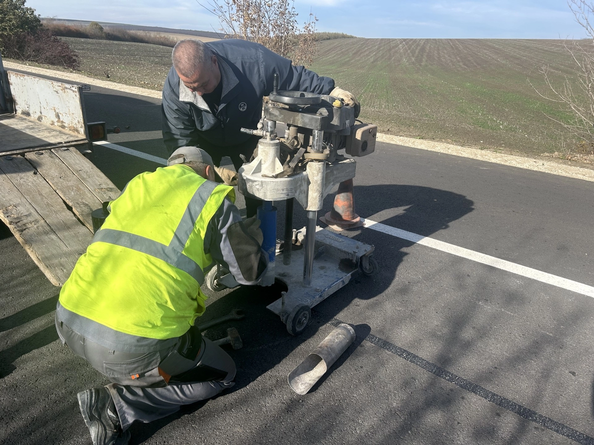 Calitatea traseelor naționale, verificată de drumari pentru siguranța șoferilor