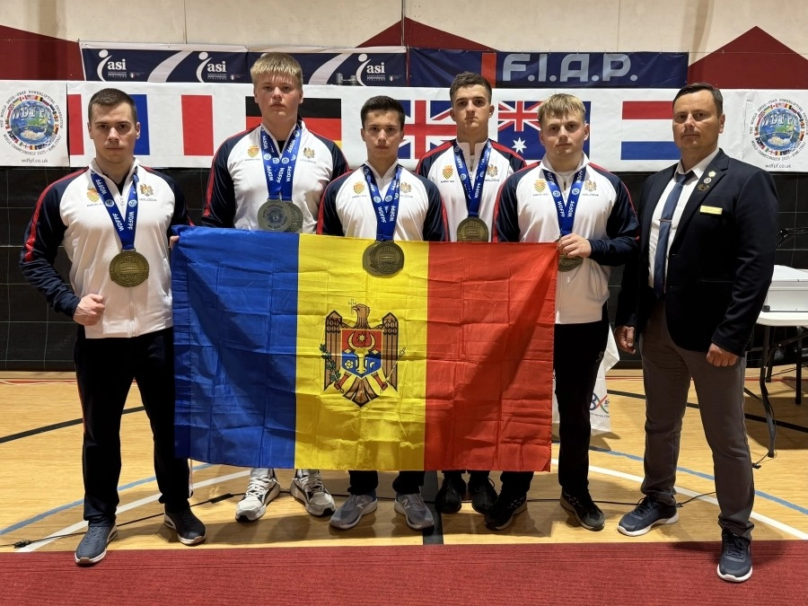 Zeci de medalii și noi recorduri mondiale pentru sportivii din Republica Moldova la Campionatul Mondial de Triatlon Forță DF de la Roma