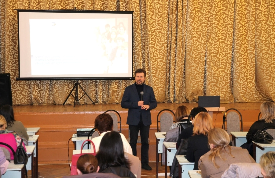 Elevii din școlile alolingve ar putea primi nota „10” din oficiu la examenul de BAC la Limba română în baza certificatului B2