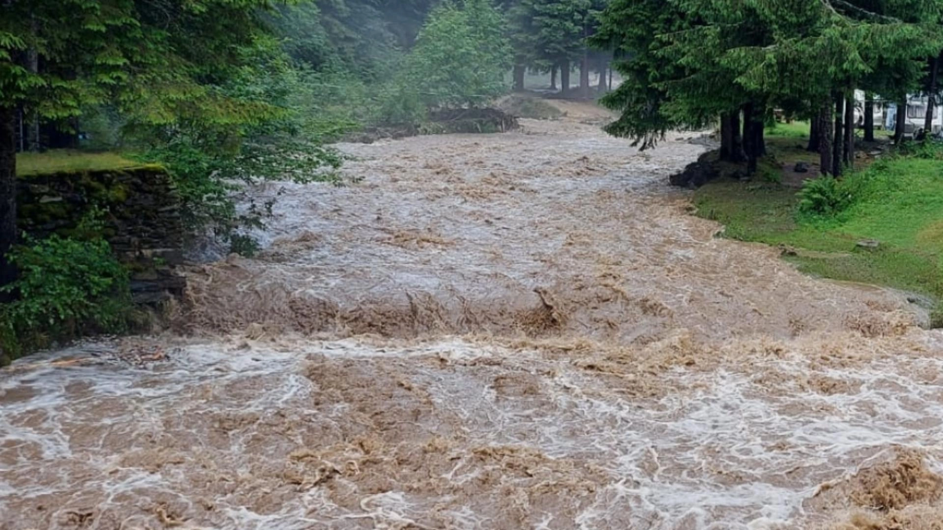 Cod galben de viituri și inundații locale pentru 2-3 iunie