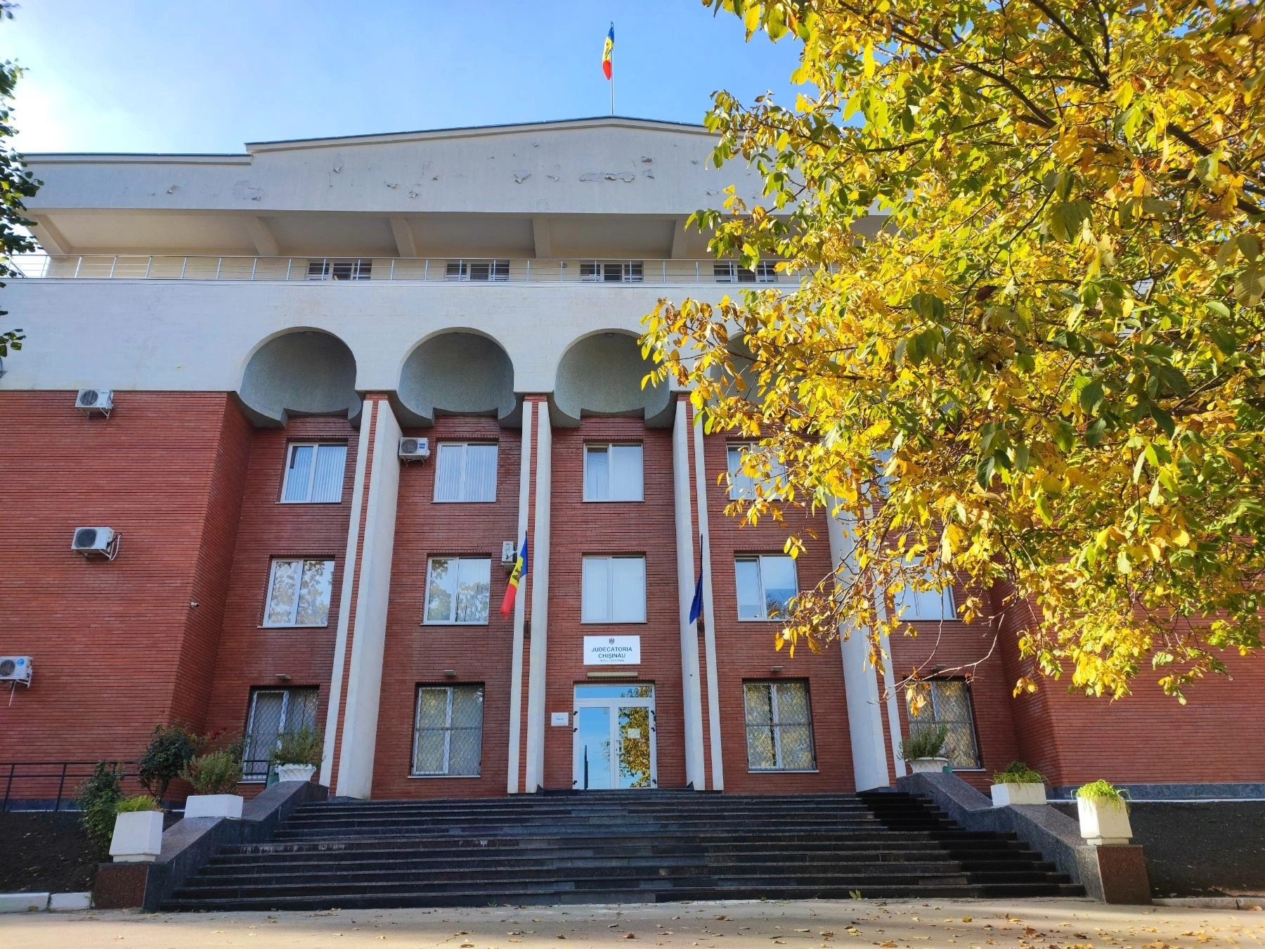 Precizările Judecătoriei Chișinău privind procedura de arestare și căutare a deputatei Marina Tauber