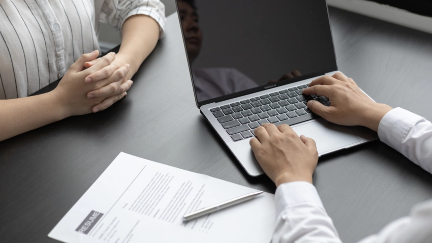 Moratoriul privind încadrarea personalului din sectorul bugetar, prelungit până la sfârșitul anului 2026