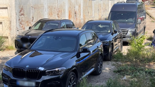 Contrabandă cu mașini de milioane. Trei suspecți au fost reținuți