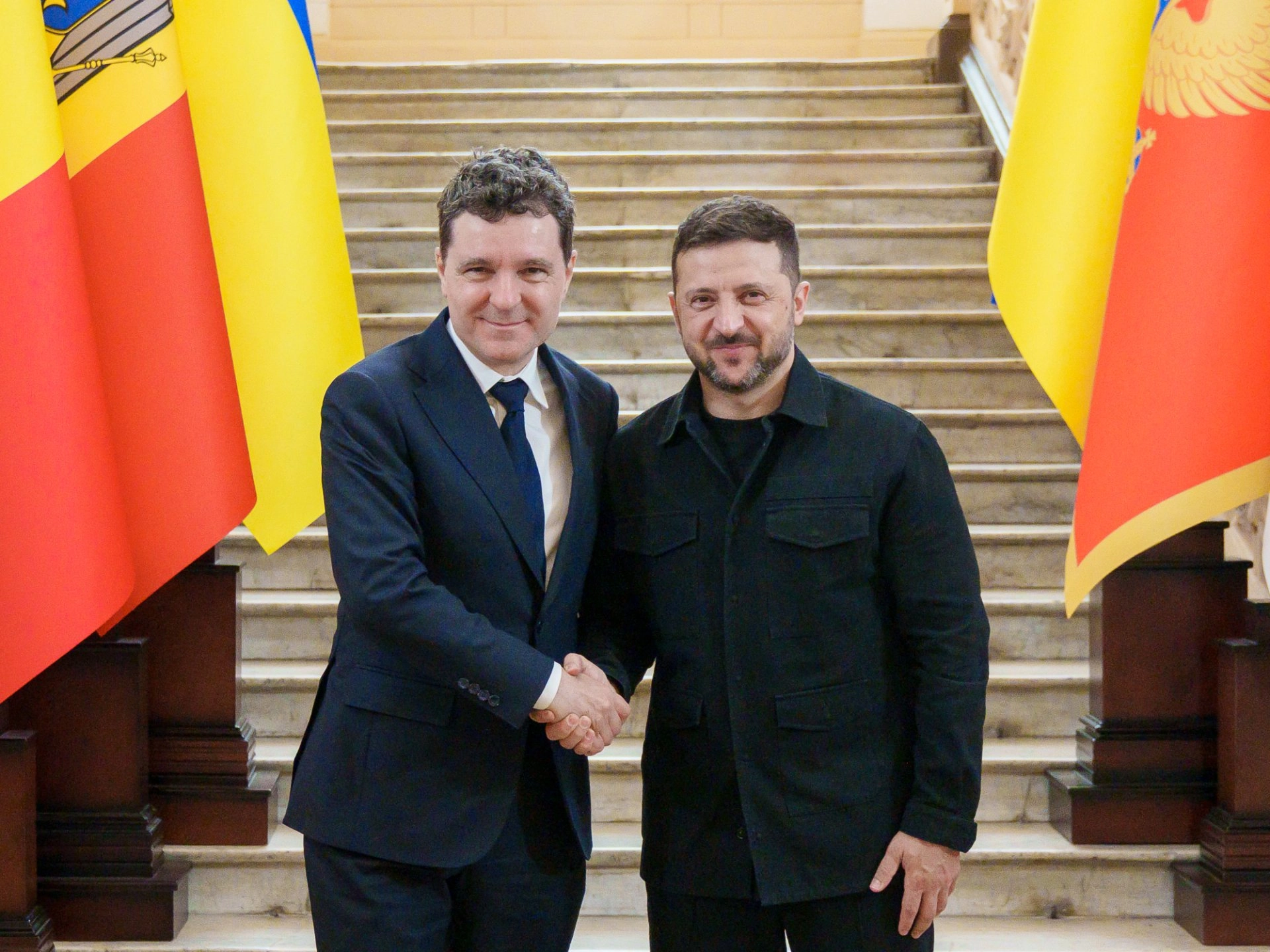 Președintele Ucrainei, primit cu onoruri militare de șeful statului român, la Palatul Cotroceni