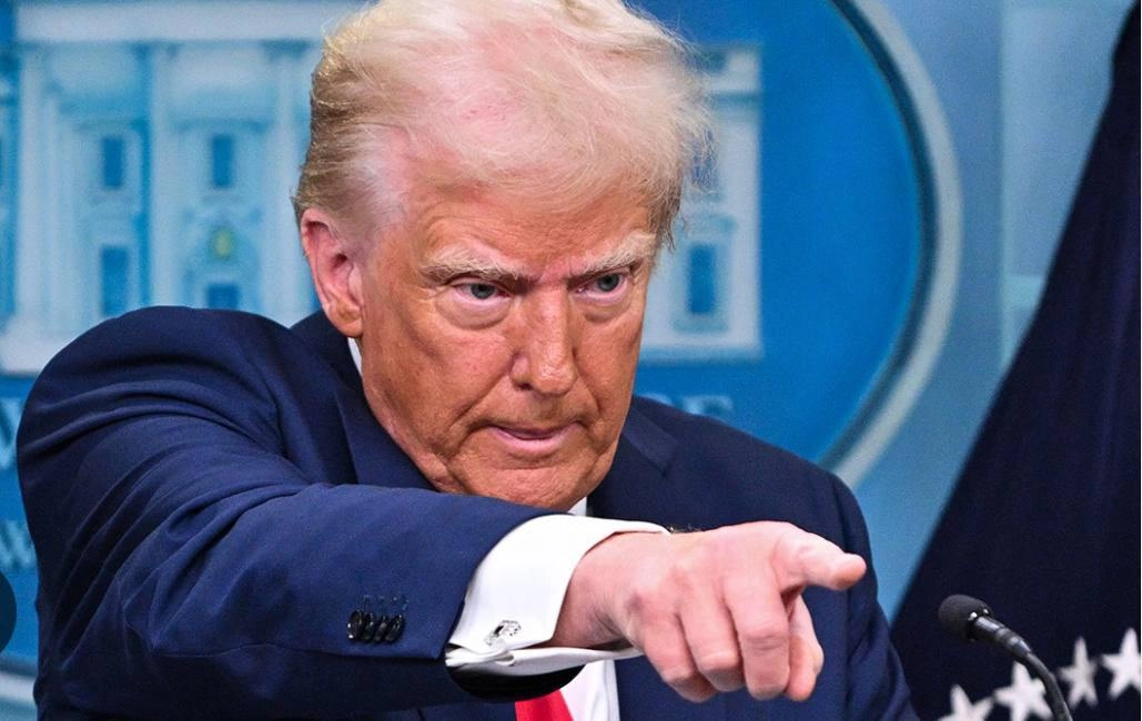 Trump promite introducerea „foarte curând” a taxelor vamale împotriva UE