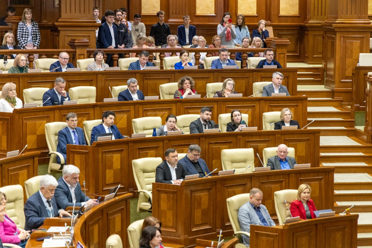 Bugetul +PLUS, adoptat de Parlament. Rectificarea bugetară prevede alocări record de 8 mlrd lei pentru investiții și creștere economică