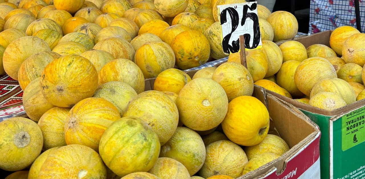 În piețe au apărut pepenii verzi și galbeni. La ce prețuri se vând fructele și legumele de sezon