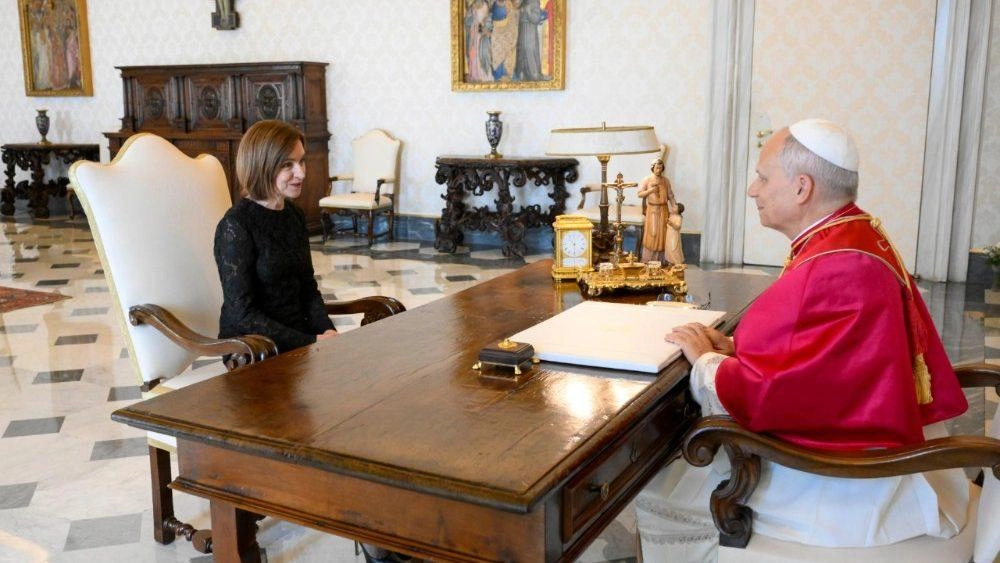 Președinta Maia Sandu, alături de mama și sora sa, primită în audiență de Papa Leon al XIV-lea