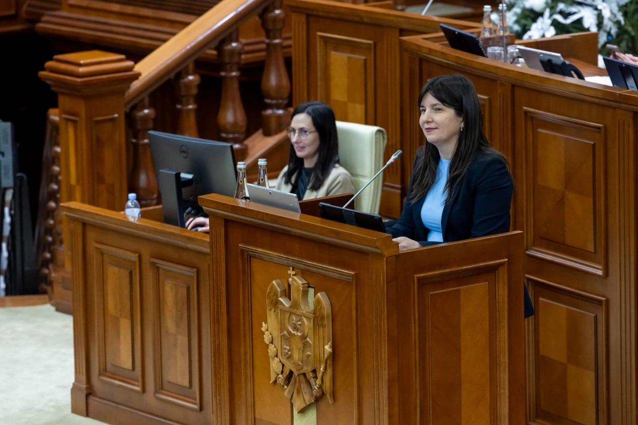 Cota zero extinsă, deduceri pentru educație și facilități pentru energie verde: ce prevede pachetul fiscal votat în prima lectură