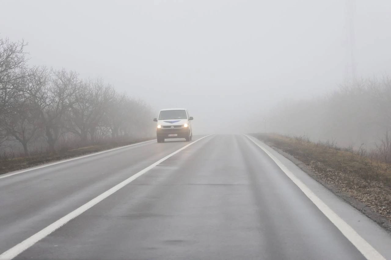 Ceață și polei pe mai multe drumuri naționale