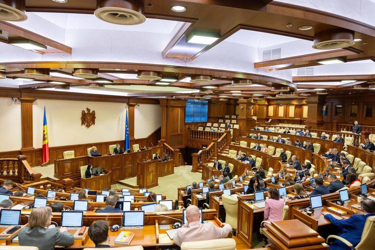 Facilități pentru antreprenori: sancțiuni reduse și reguli noi în achizițiile publice