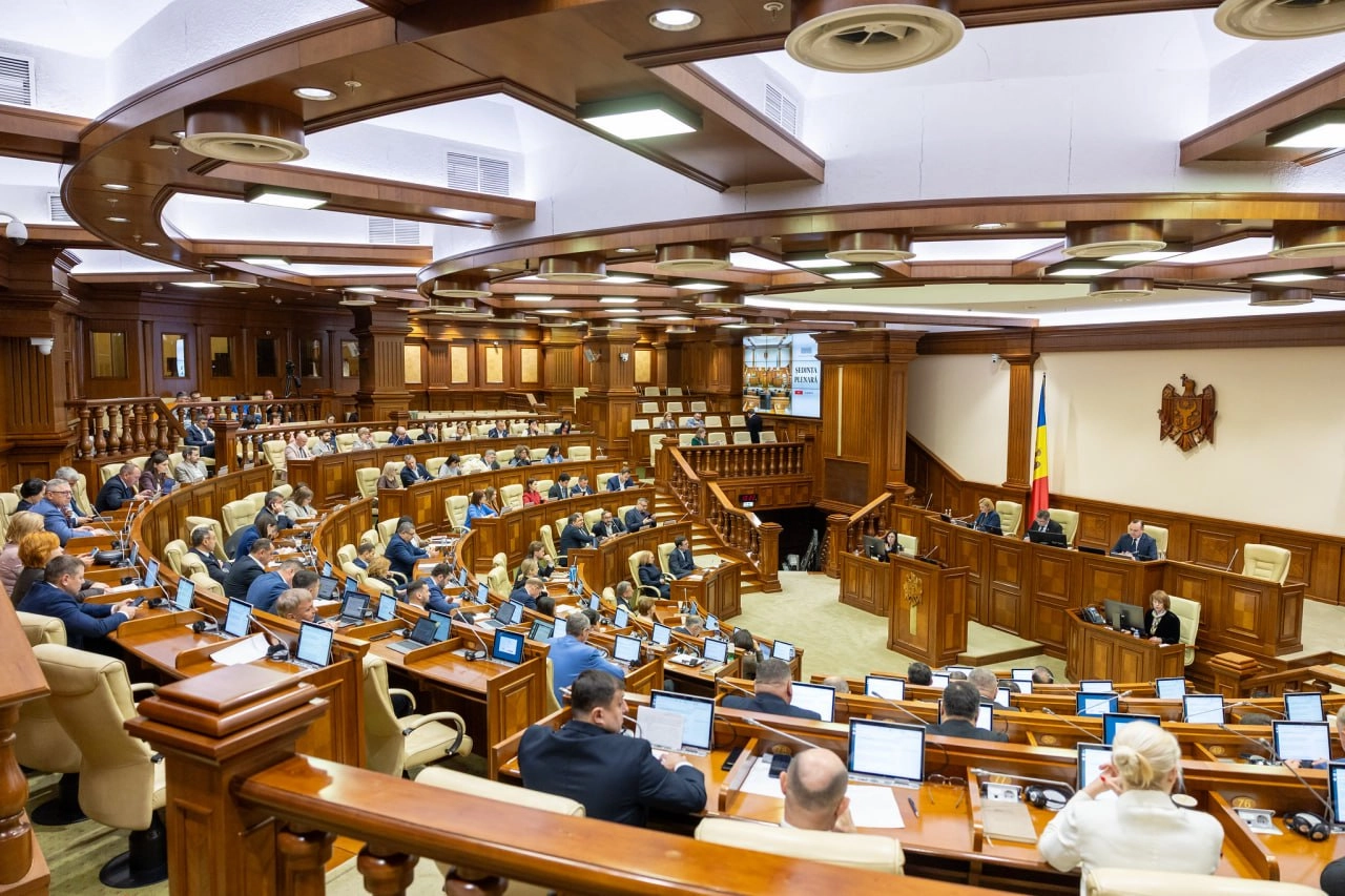 Parlamentul simplifică raportarea financiară pentru întreprinderi