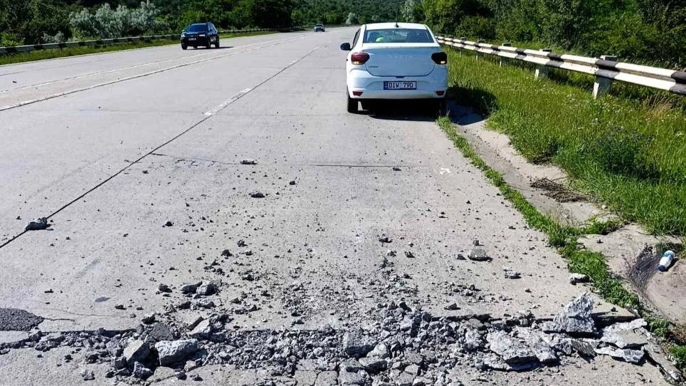 Canicula poate afecta drumurile naționale. AND avertizează asupra riscului de ridicare a dalelor de beton