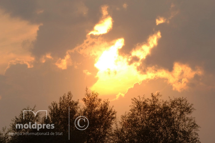 Vremea se schimbă brusc. Meteorologii au anunţat Cod galben de instabilitate atmosferică