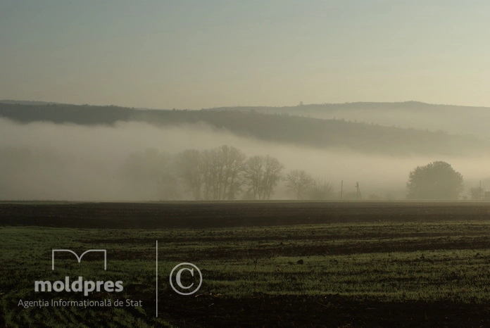 Vremea se menține mohorâtă, cu temperaturi în ușoară creștere