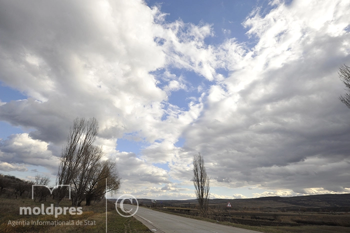 Meteorologii au anunțat pentru mâine Cod galben de vânt puternic