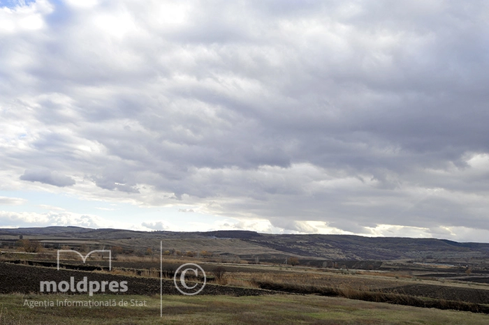 Vreme posomorâtă și ploi periodice, prognozate de meteorologi pentru ziua de joi